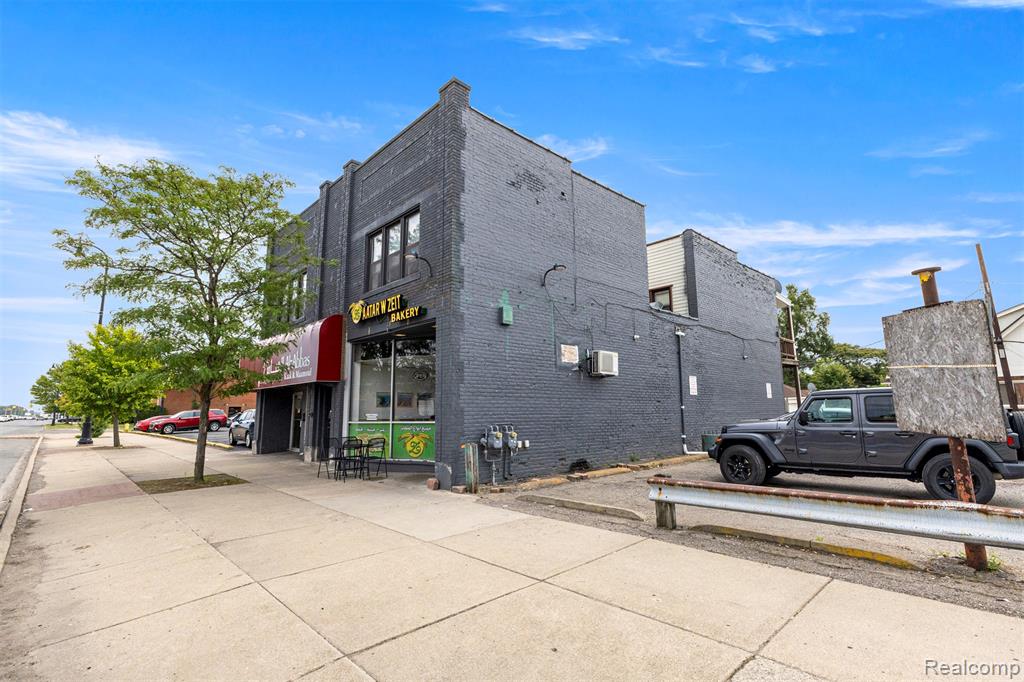 main property photo 25