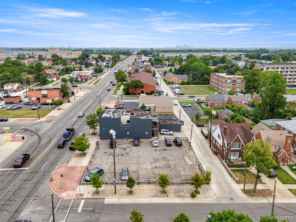 main property photo 32