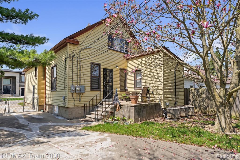 main property photo 20