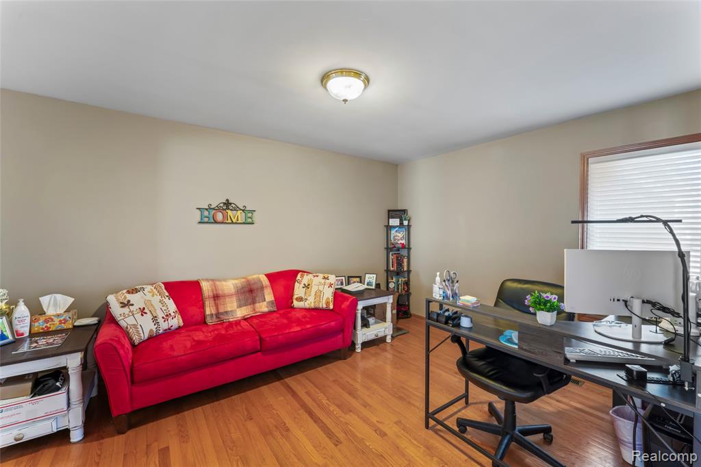 main property photo 12