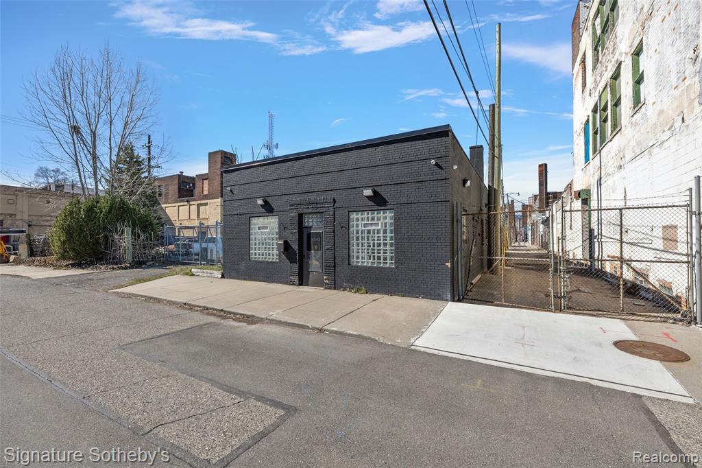 main property photo 6
