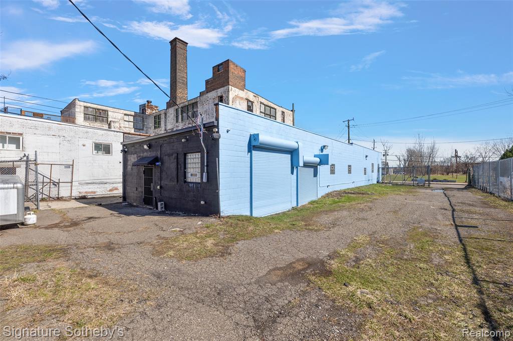 main property photo 9