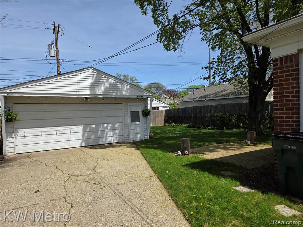 main property photo 14