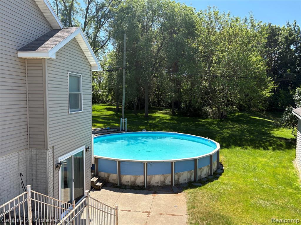 main property photo 38