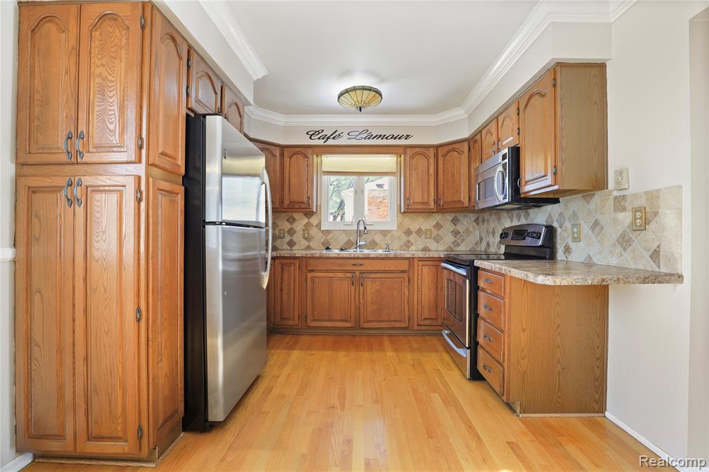main property photo 16