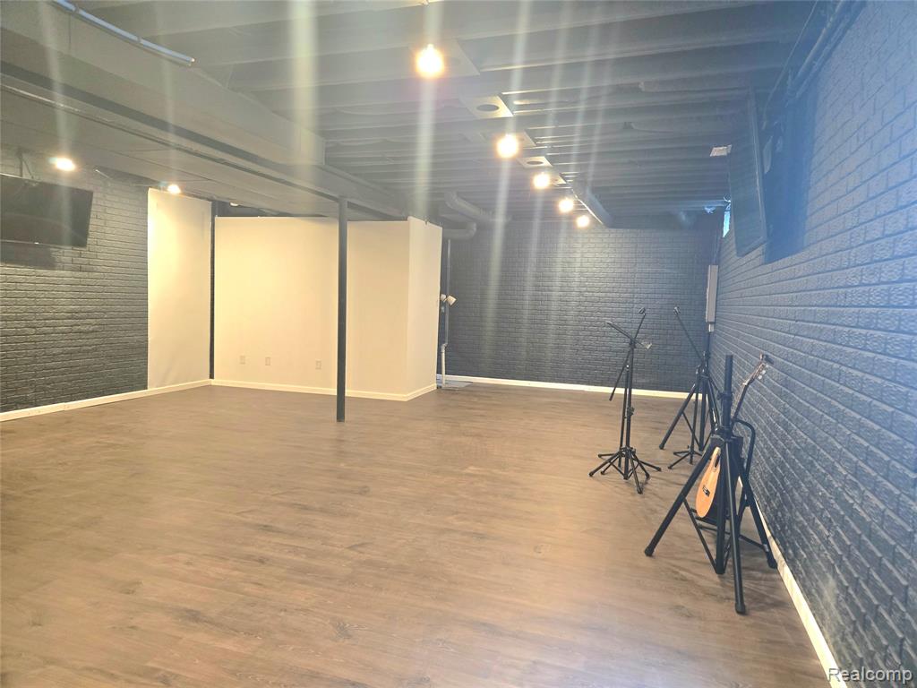 main property photo 29