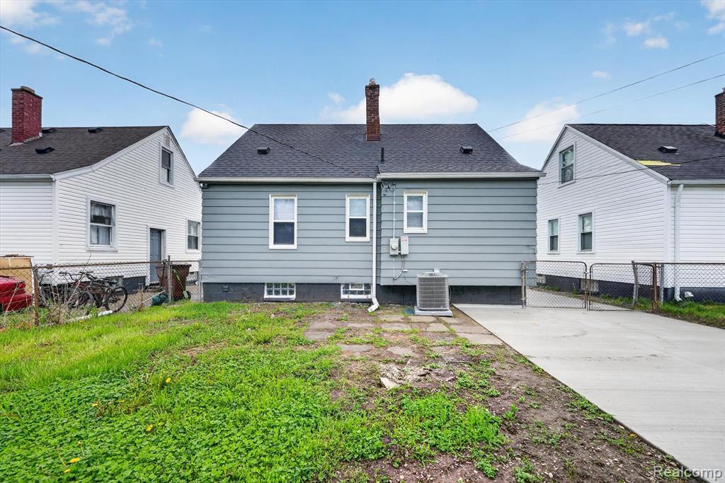 main property photo 16