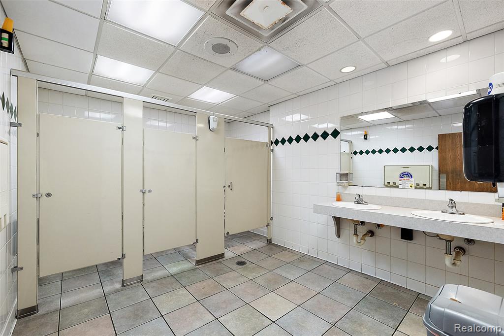 main property photo 44