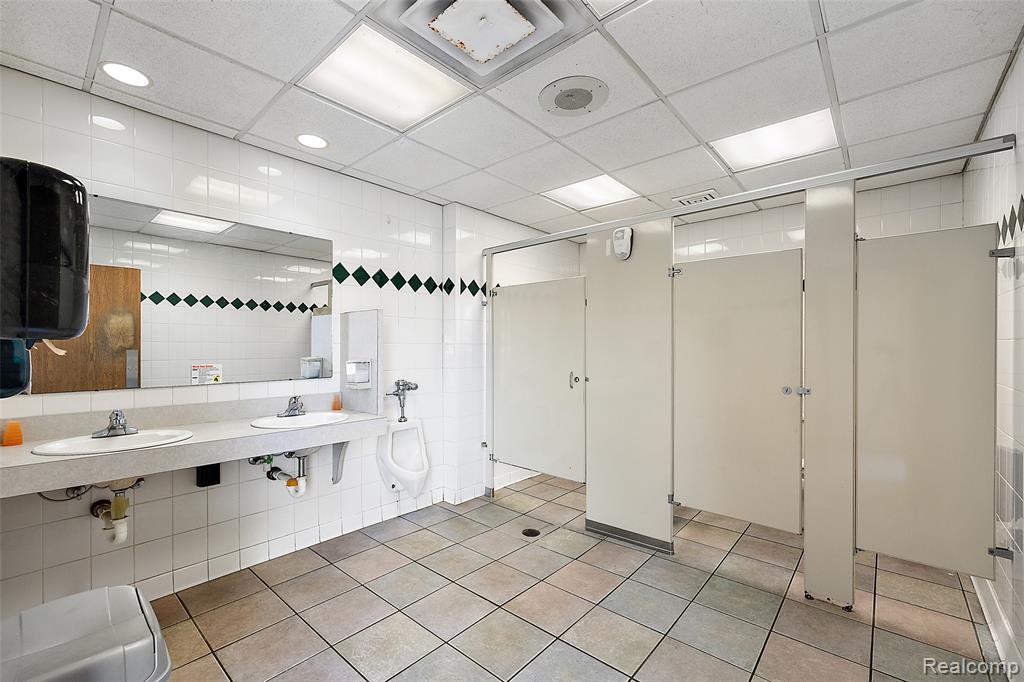 main property photo 45