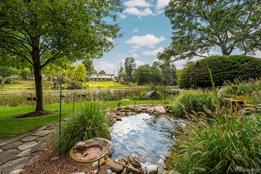 main property photo 9