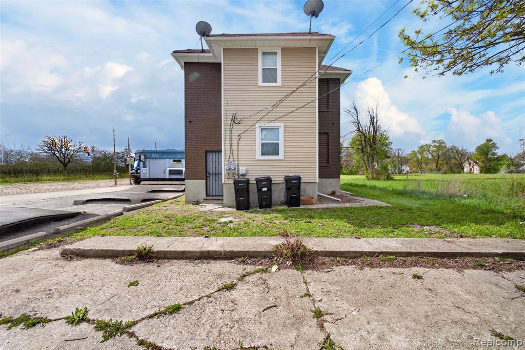 main property photo 32