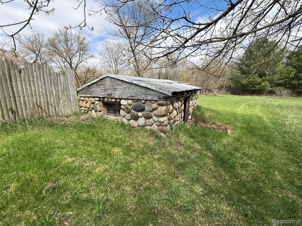 main property photo 23