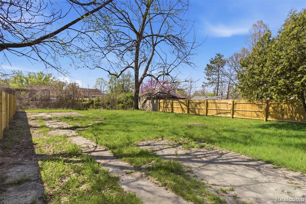 main property photo 17