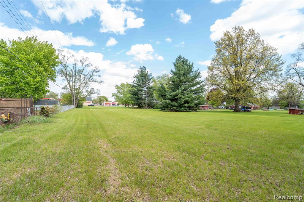 main property photo 25