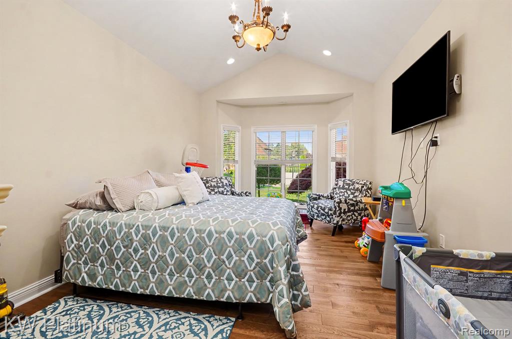 main property photo 30
