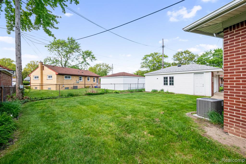 main property photo 9