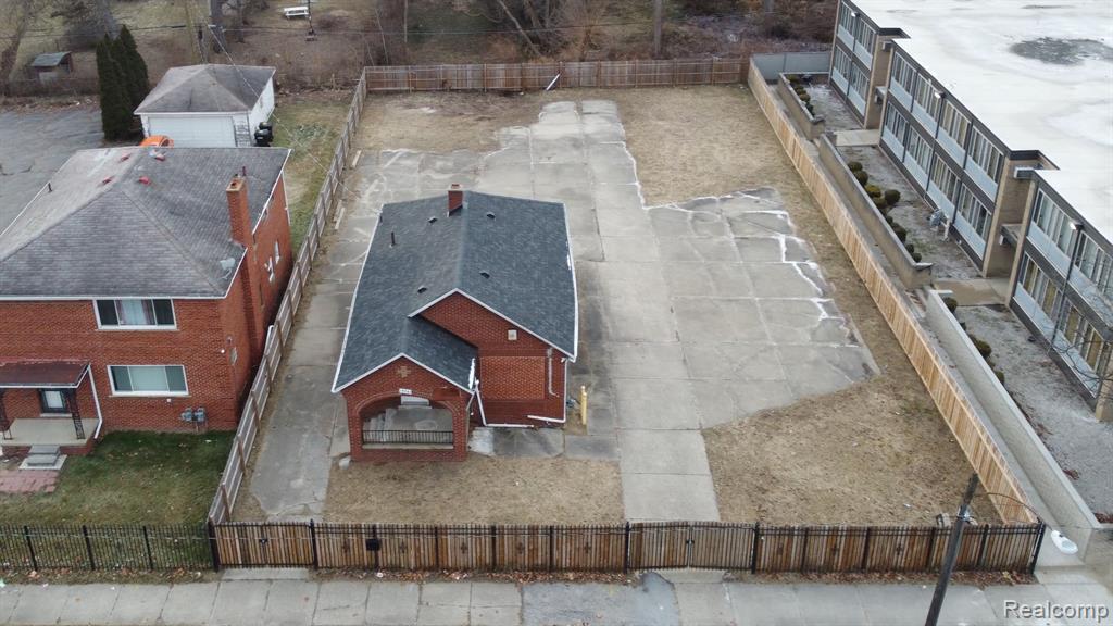 main property photo 7