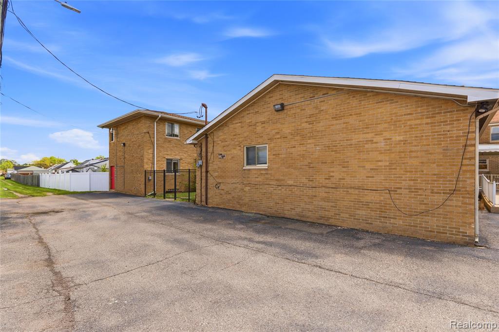 main property photo 9