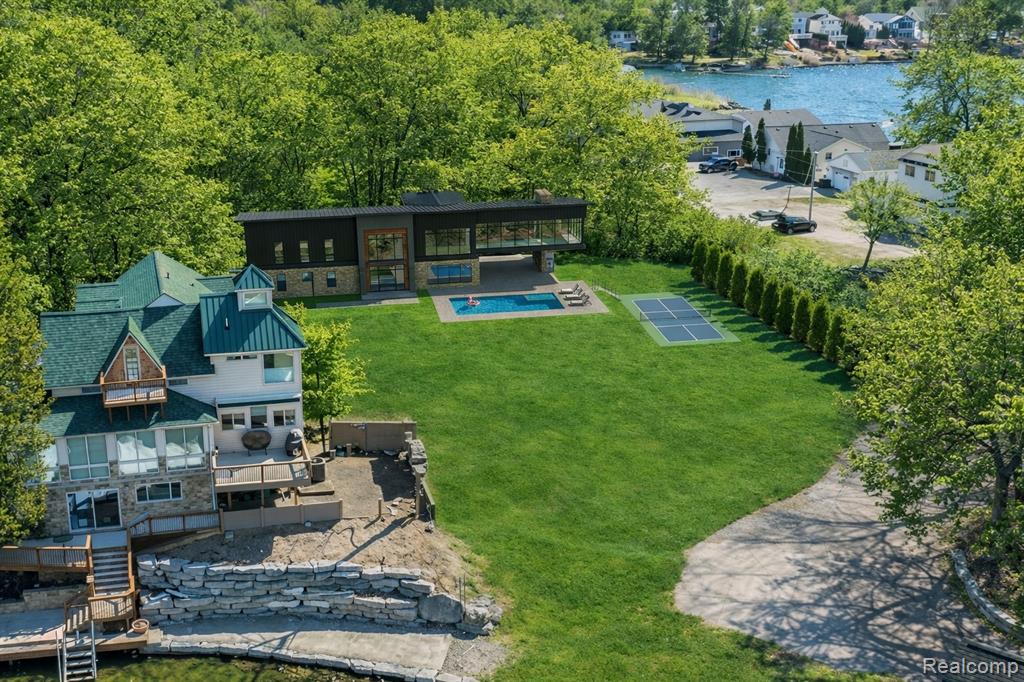 main property photo 12