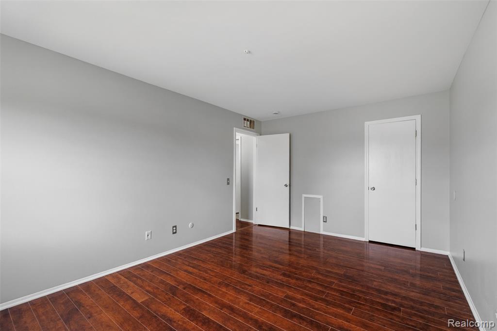 property viewer photo 22