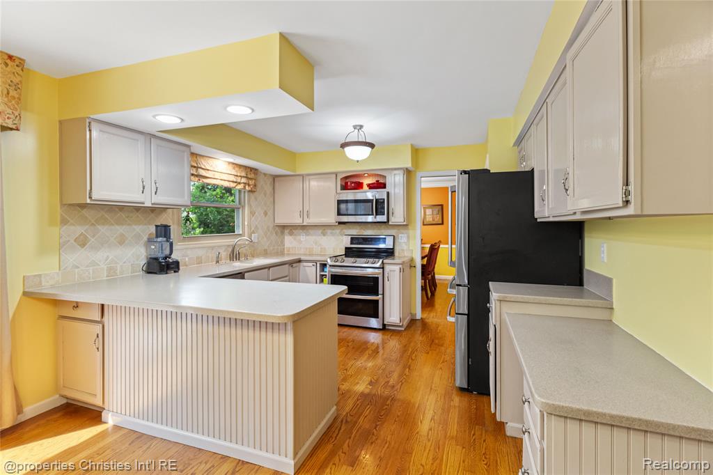 main property photo 11