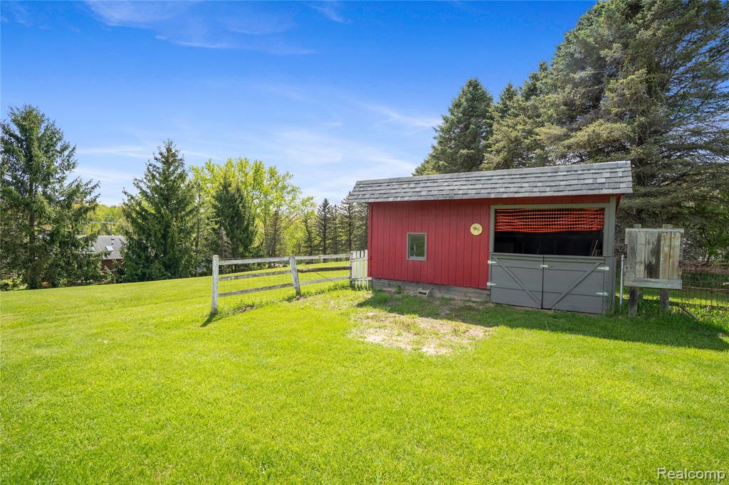 main property photo 41
