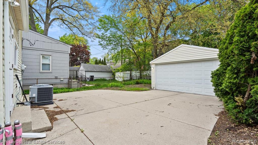 main property photo 16