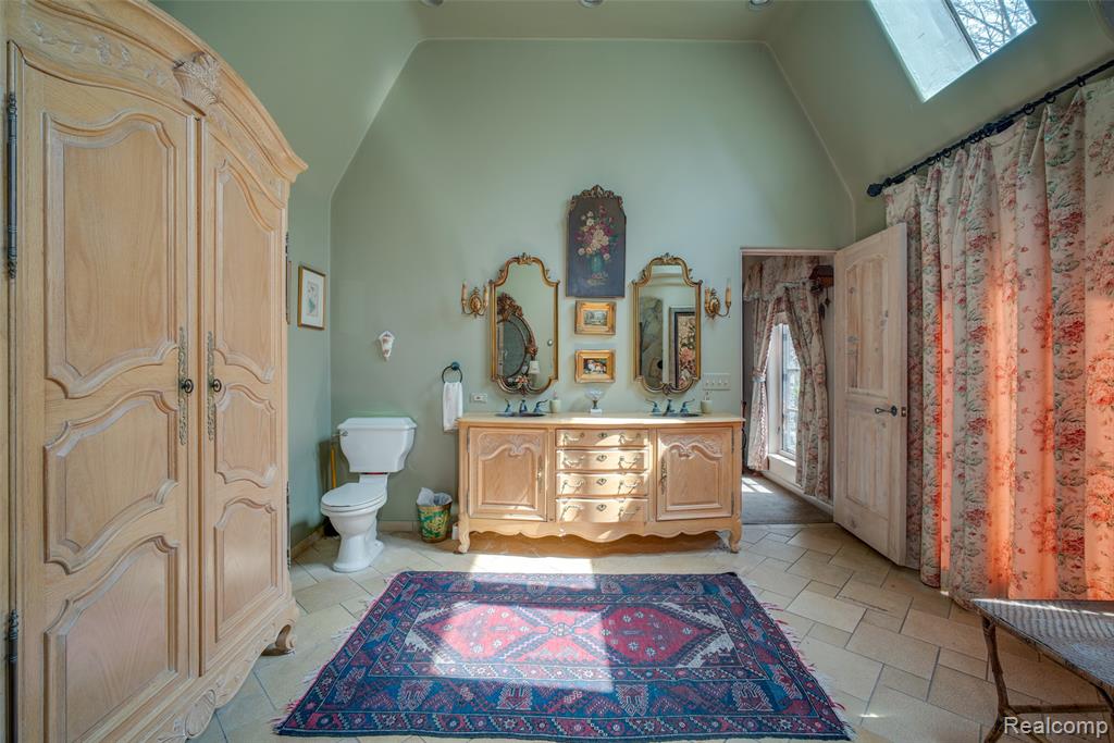 main property photo 25