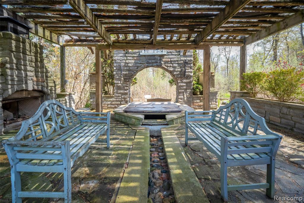 main property photo 45