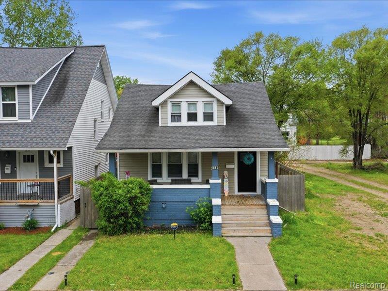 main property photo 17