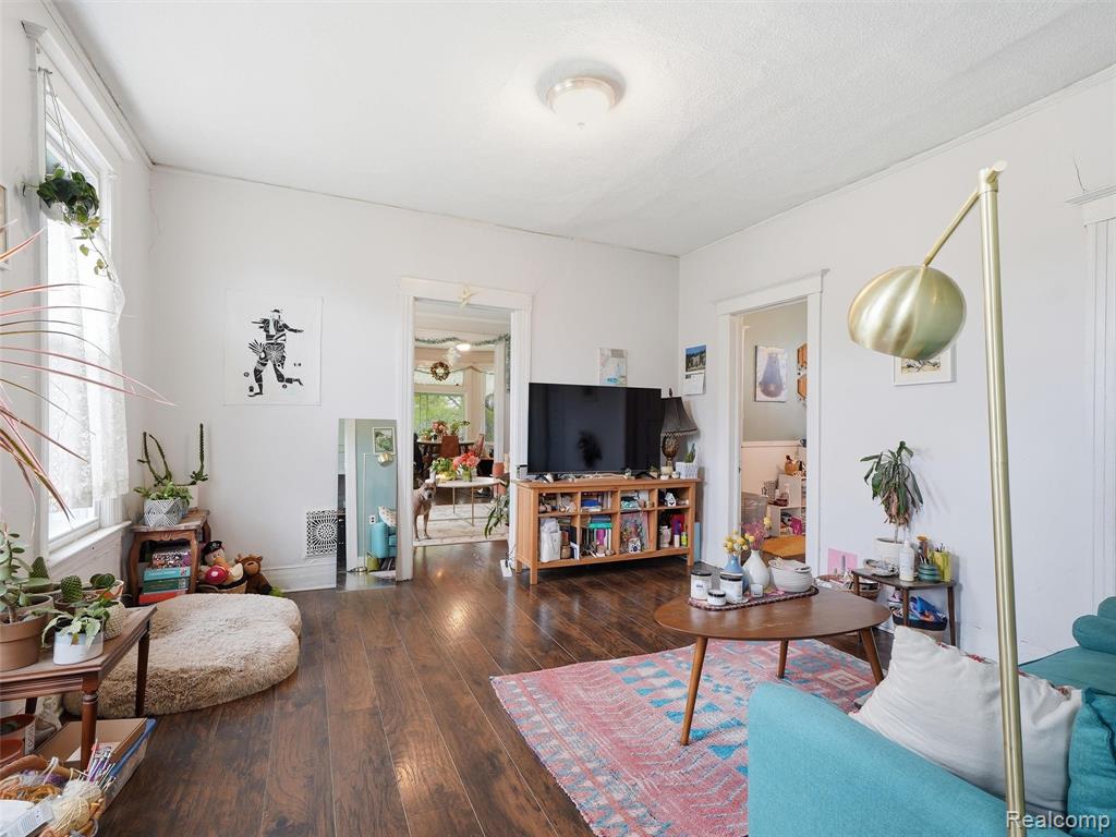 main property photo 9
