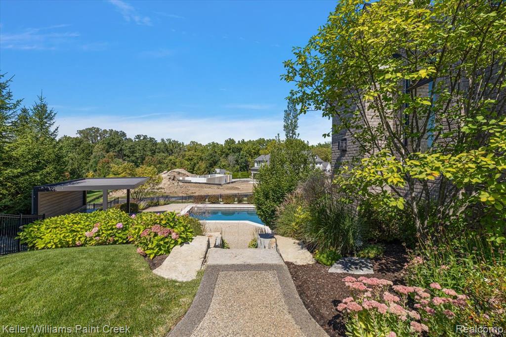main property photo 79