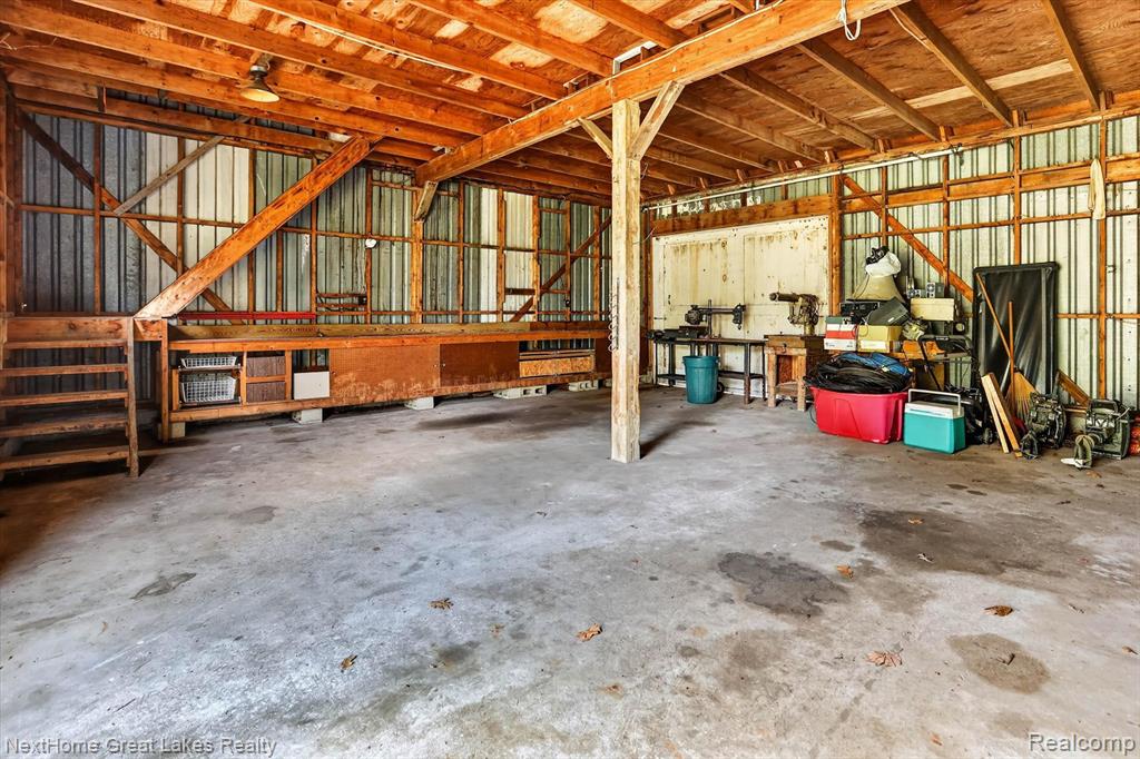 main property photo 40