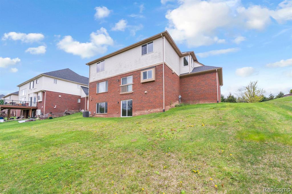 main property photo 37