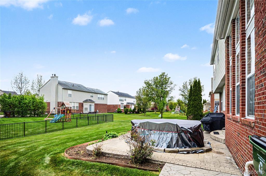 main property photo 29