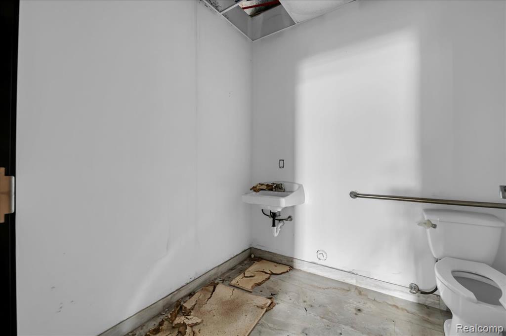 main property photo 9