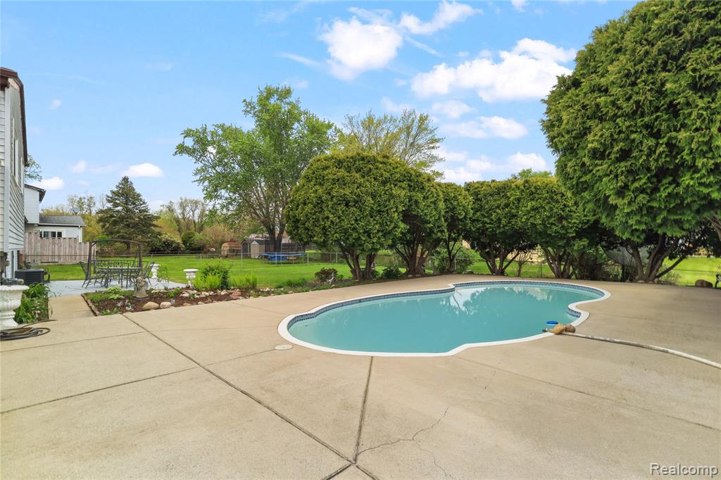 main property photo 27