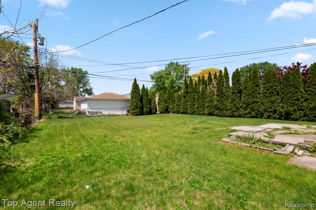 main property photo 37