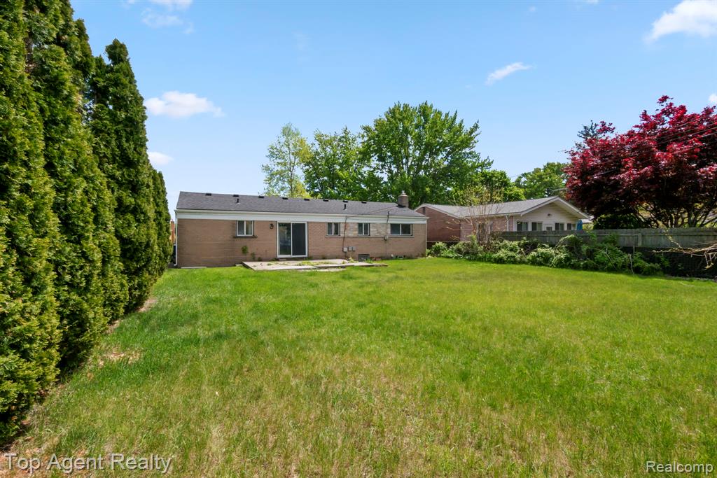 main property photo 40