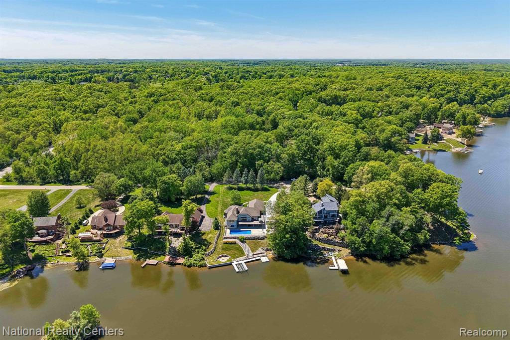 main property photo 76