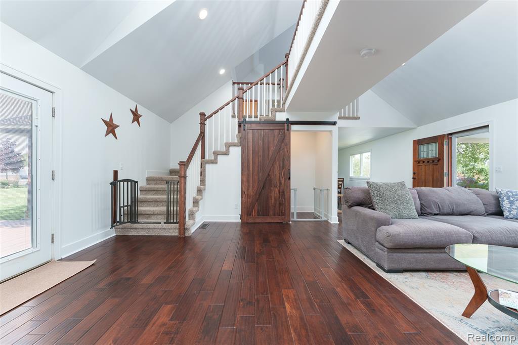 property viewer photo 16