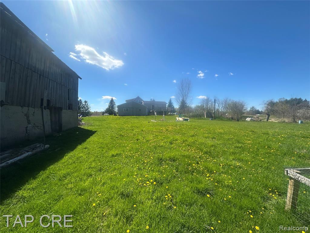 main property photo 9