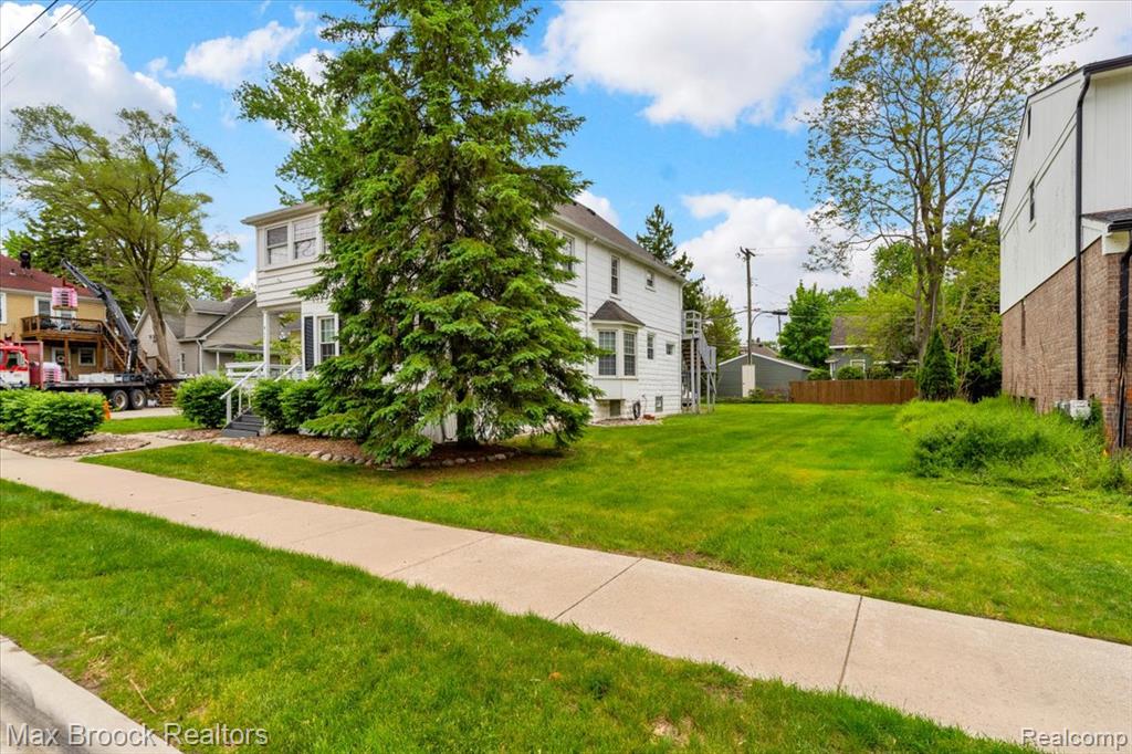 main property photo 45
