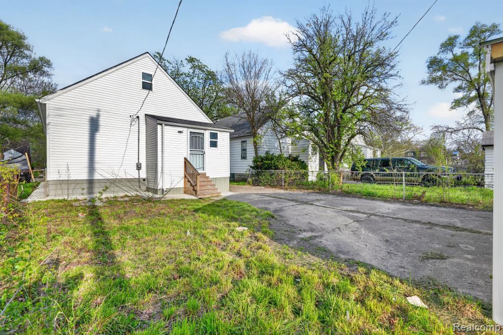main property photo 33