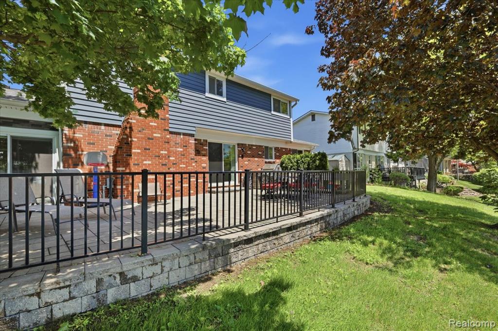main property photo 40