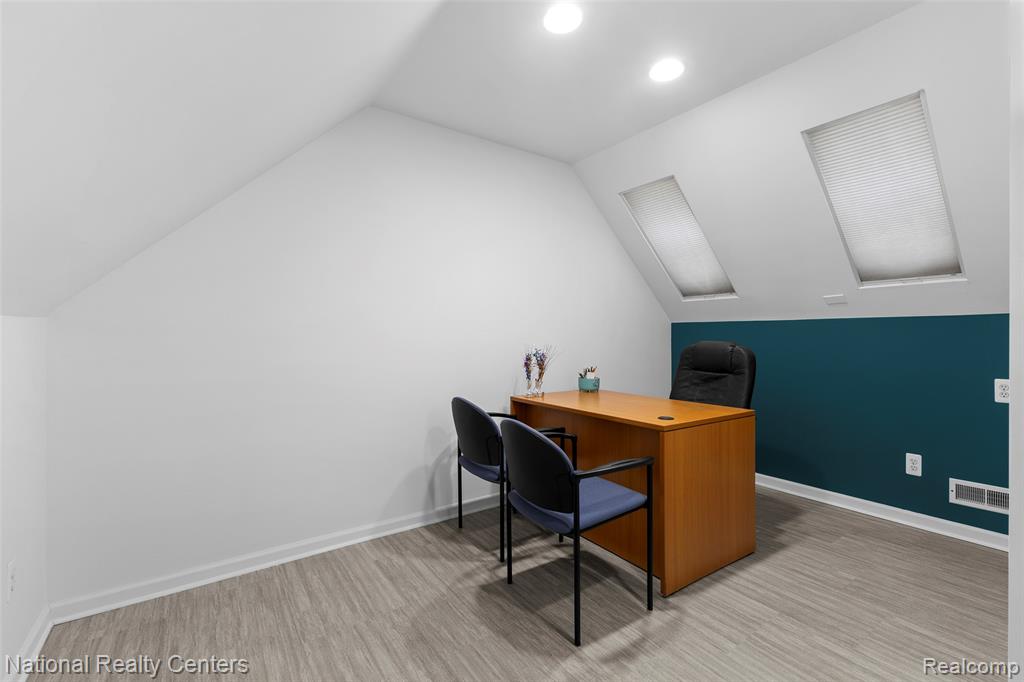 main property photo 13