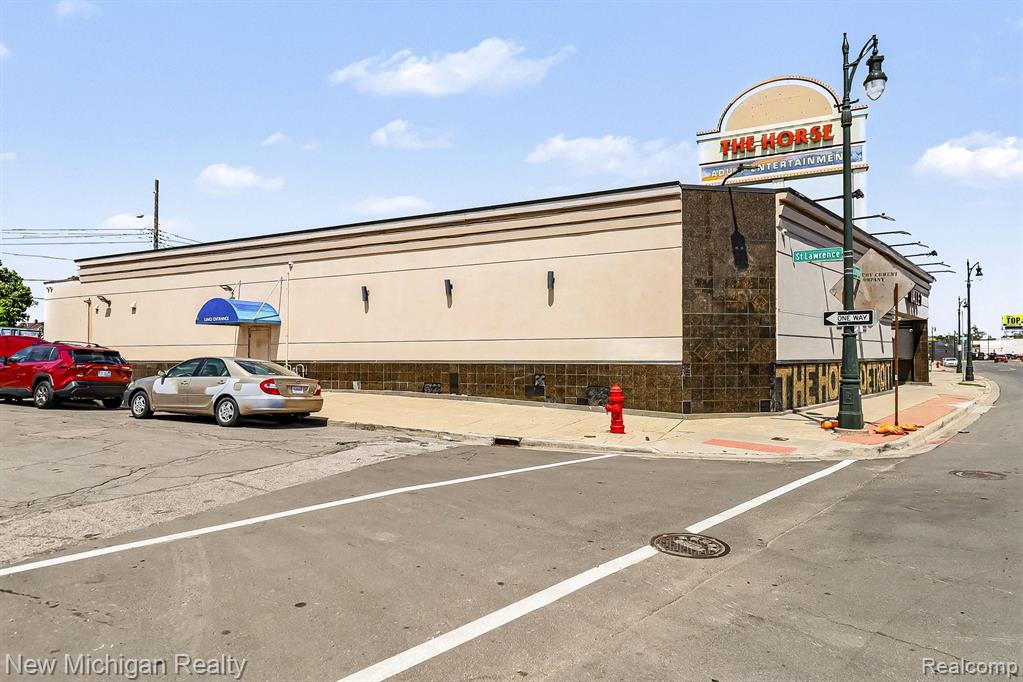 main property photo 17