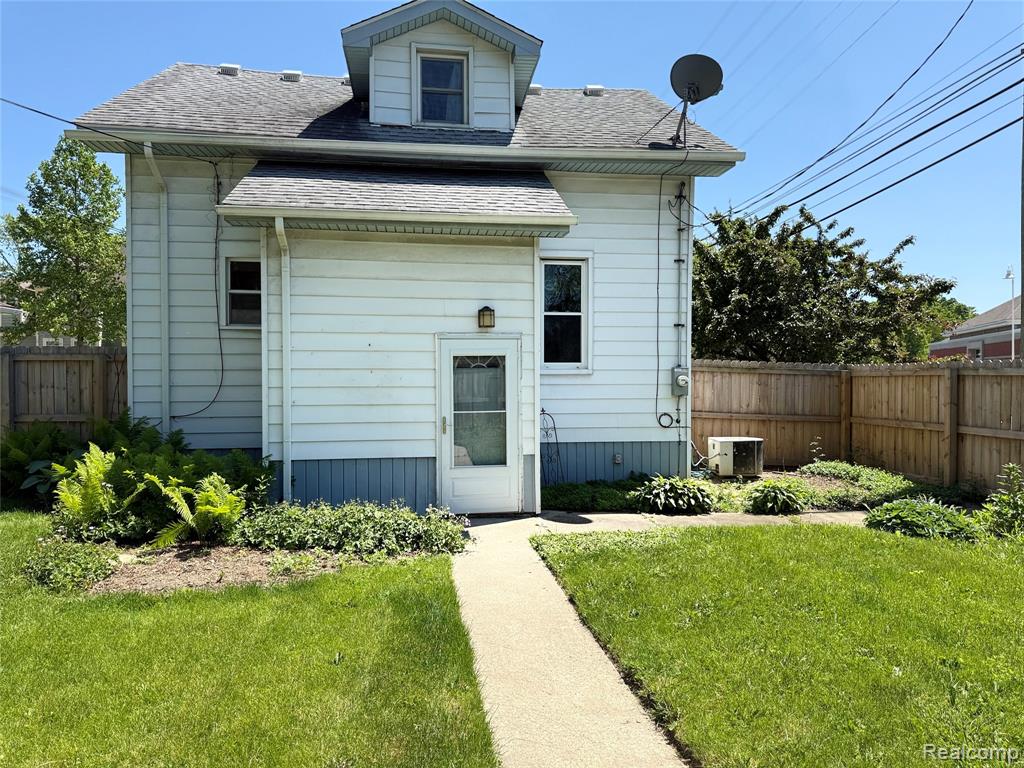 main property photo 13