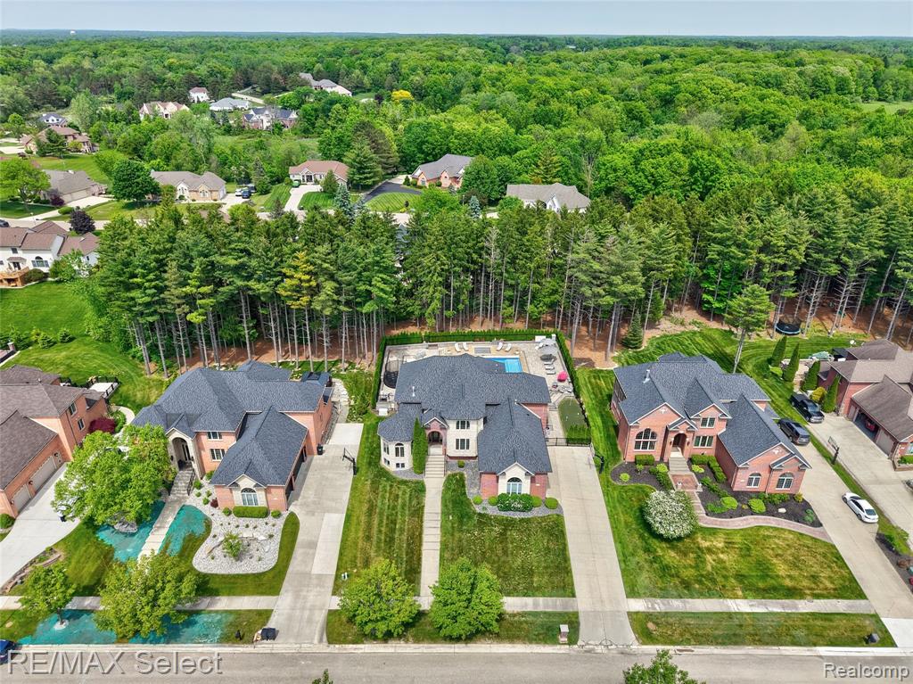 main property photo 13