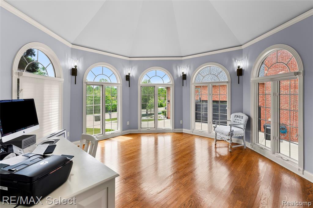 main property photo 37